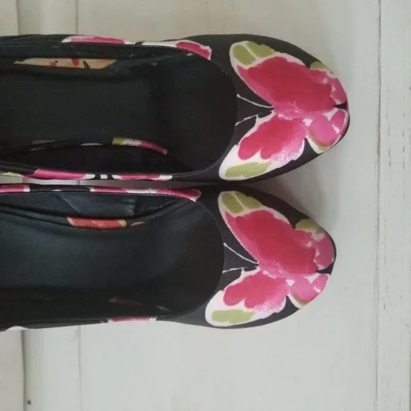 Elle Platform Wedges in Floral Motif Size 9.5 - Picture 5 of 12